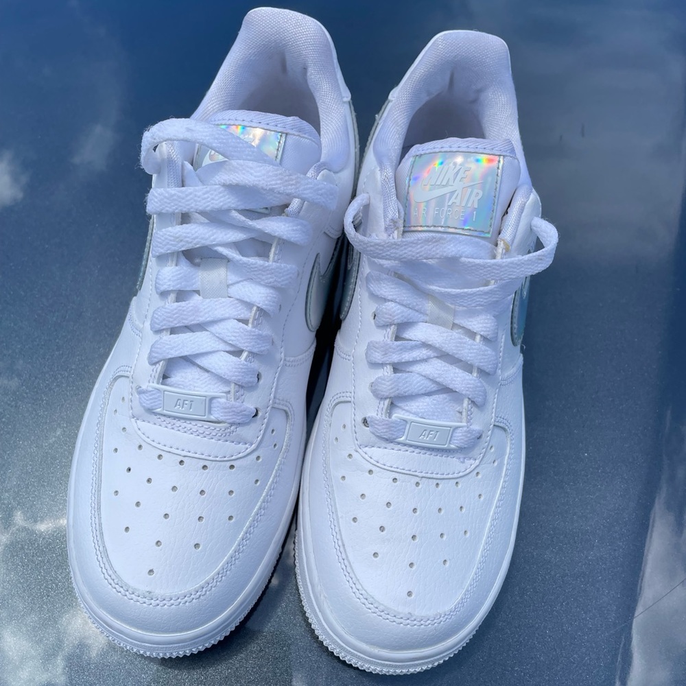 NIKE
AIR FORCE 1 LOW
"Iridescent"